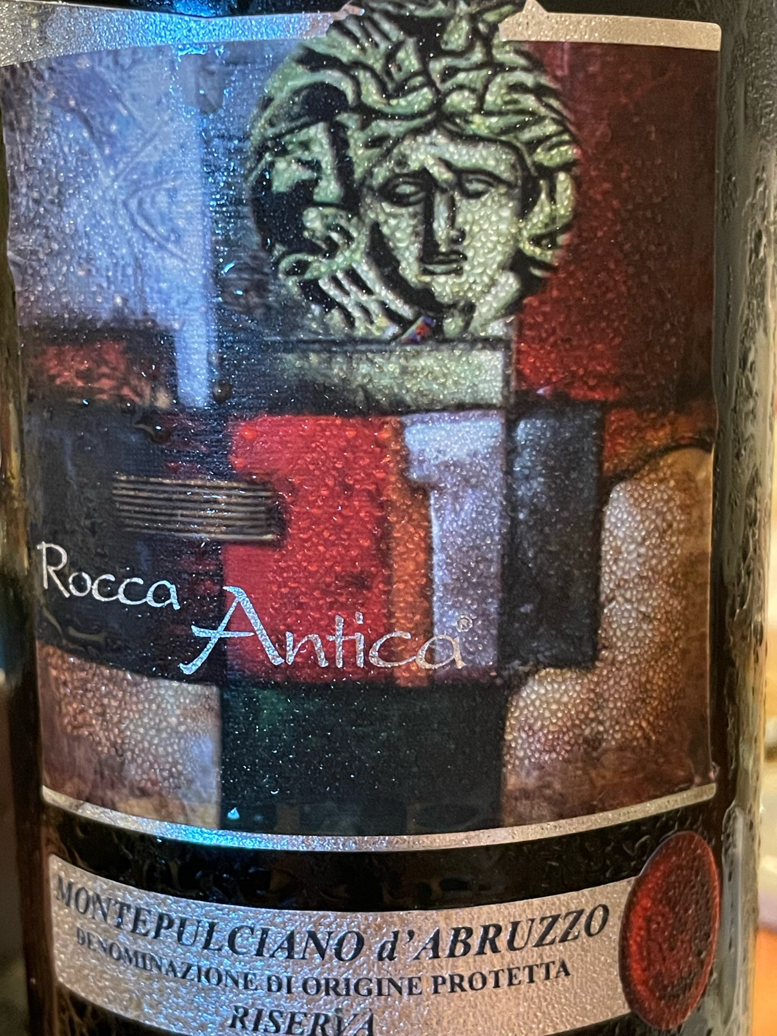 しっかりとしたタンニンで濃厚だが飲みやすい　モンテプルチアーノ・ダブルッツォ  ロッカ アンティカ